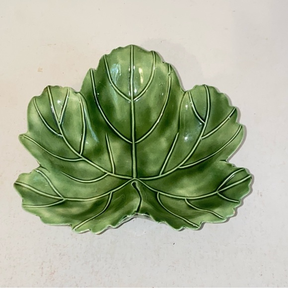 Vintage Green Ceramic Leaf Shaped Candy Nut Dish Decorative Table Decor - Picture 13 of 13